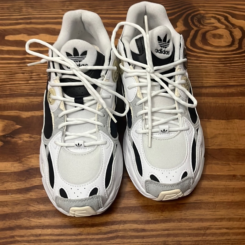 Women’s Astir Adidas Sneaker 'White Black’